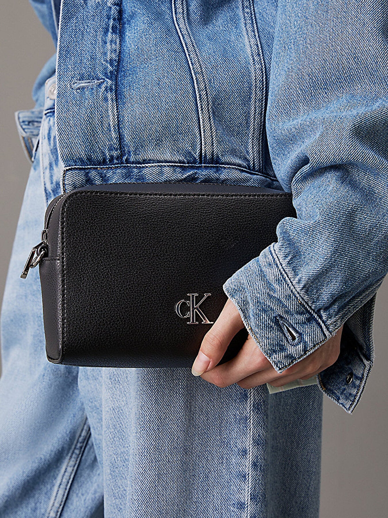C-A-L-V-I-N K-L-E-I-N CROSSBODY BAG