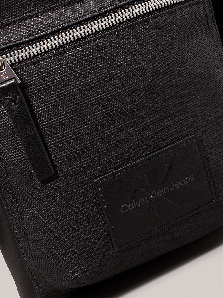 C-A-L-V-I-N K-L-E-I-N CROSSBODY BAG
