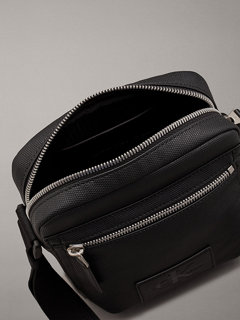 C-A-L-V-I-N K-L-E-I-N CROSSBODY BAG