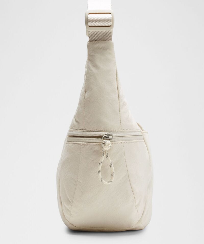 L.U.L.L-L-E.M.O.N SHOULDER BAG