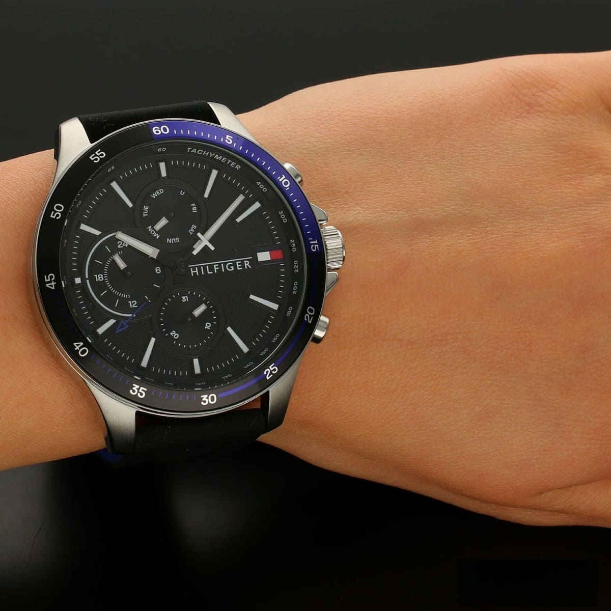 T.O-M.M-Y H-I.L.F-I.G-E.R WATCH