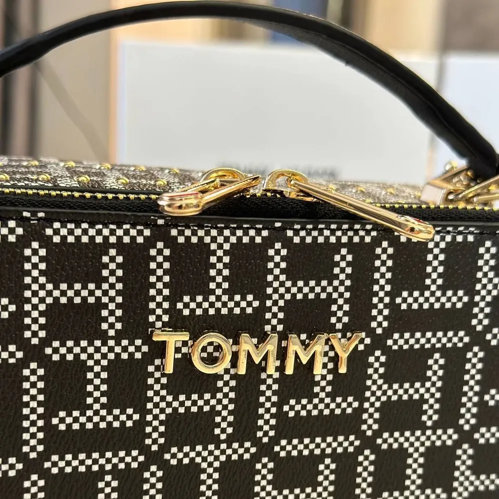 T.O.M-M.Y H.I.L.F-I.G.E.R  CROSSBODY BAG