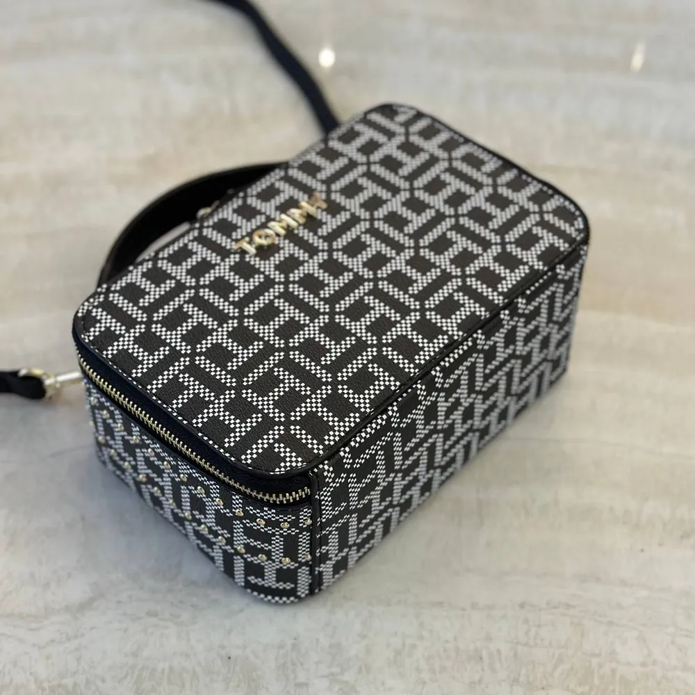 T.O.M-M.Y H.I.L.F-I.G.E.R  CROSSBODY BAG