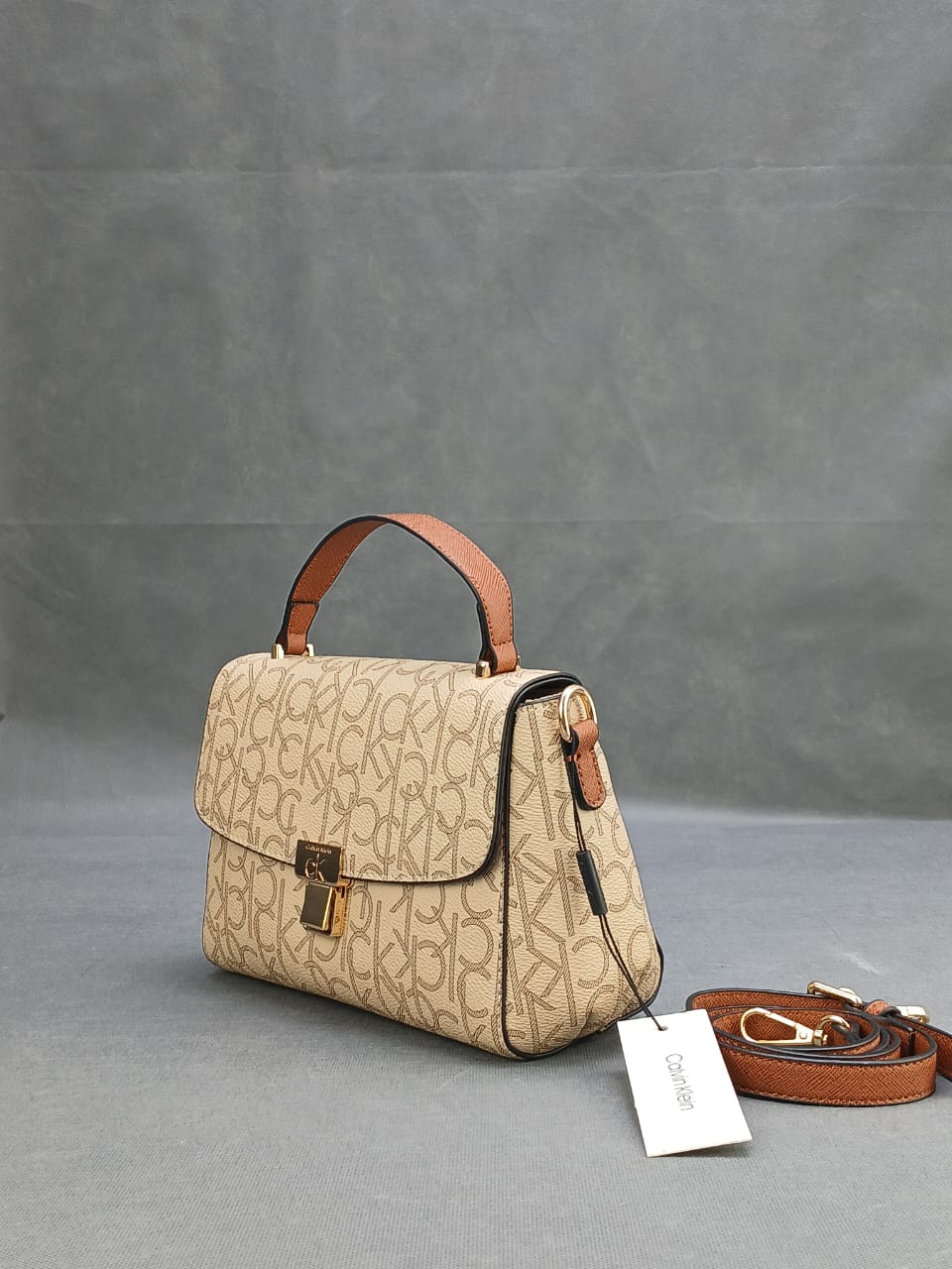 C-A-L-V-I-N K-L-E-I-N CROSSBODY BAG