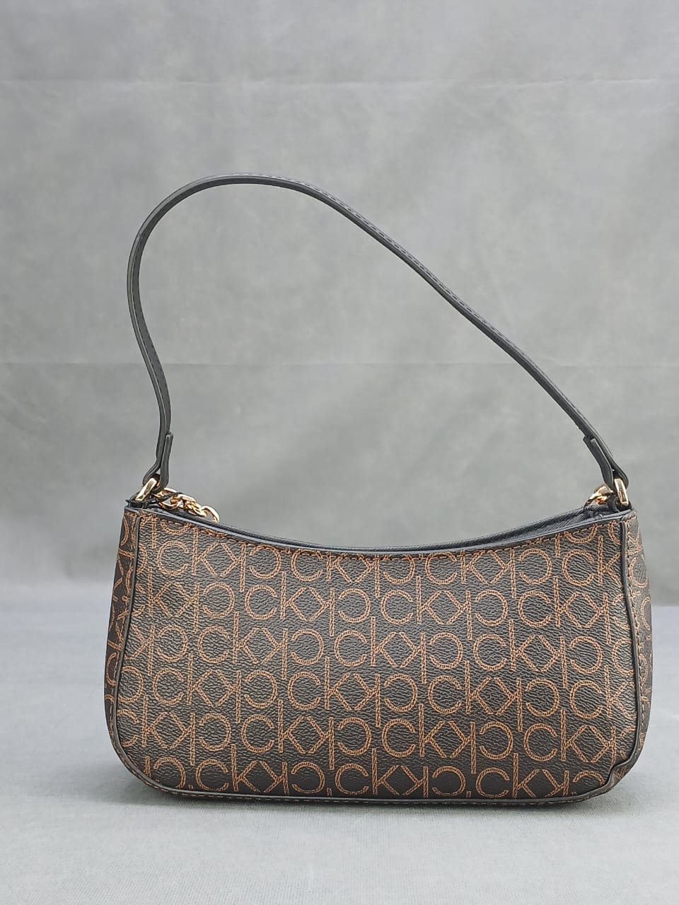 C.A.L.V.I.N K.L.E-I.N SHOULDER BAG