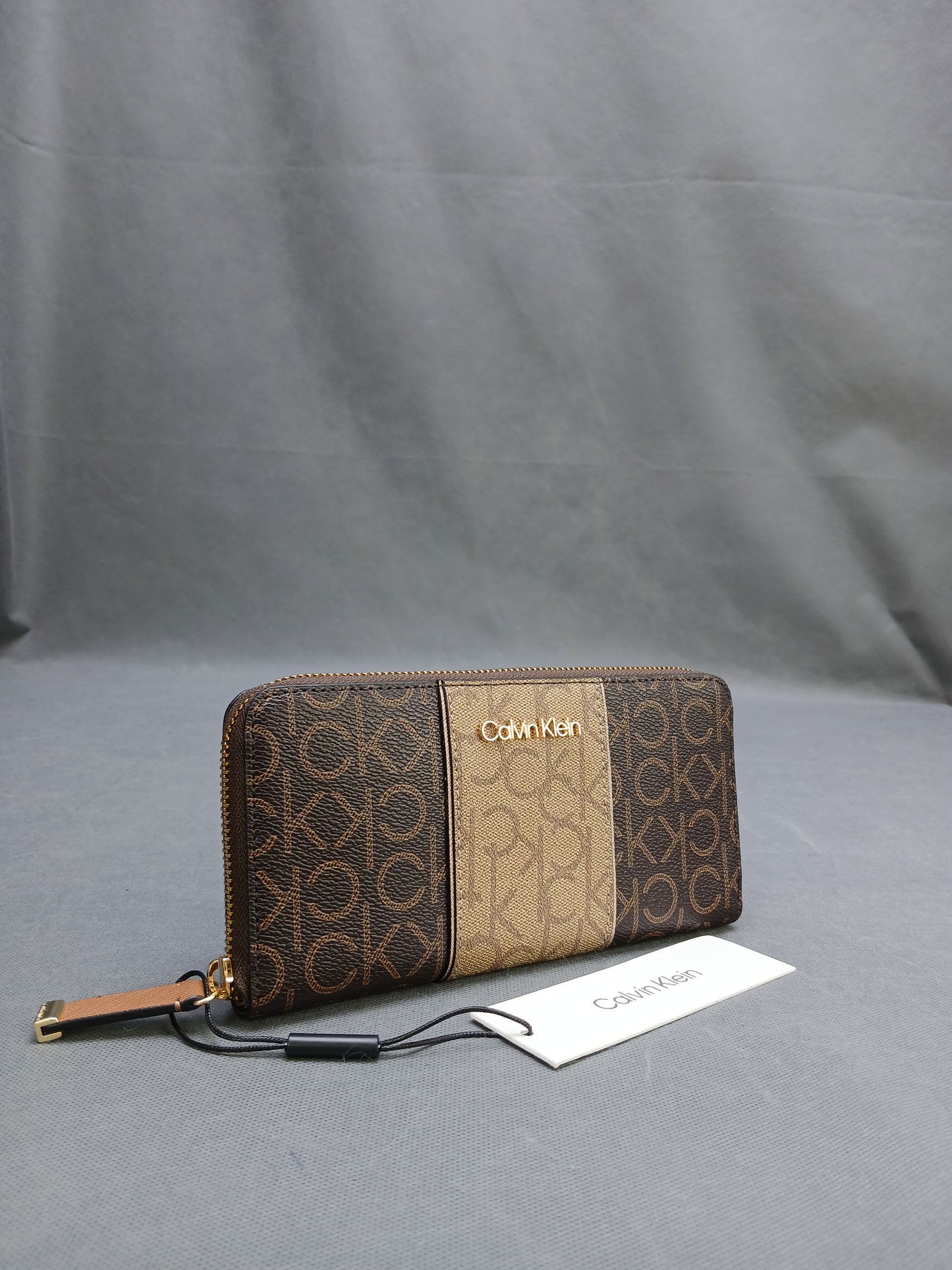 C.a.l.v.i.n K.l.e.i.n  WALLET