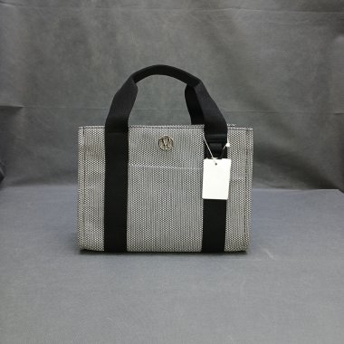 L.u.l.u-l.e.m.o.n Tote Bag