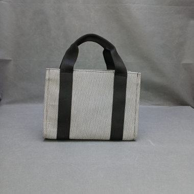 L.u.l.u-l.e.m.o.n Tote Bag