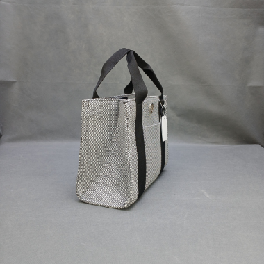 L.u.l.u-l.e.m.o.n Tote Bag