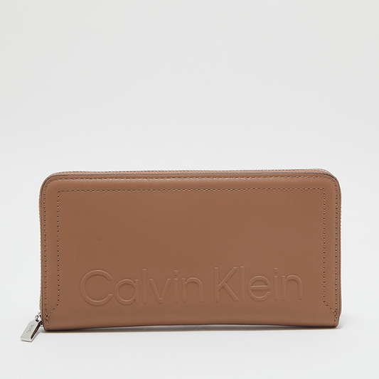 CALVIN KLEIN WALLET K60K609919 RBC FOR WOMEN in Egypt