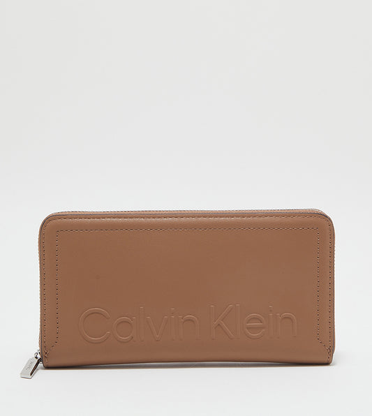 C-A-L-V-I-N K-L-E-I-N WALLET