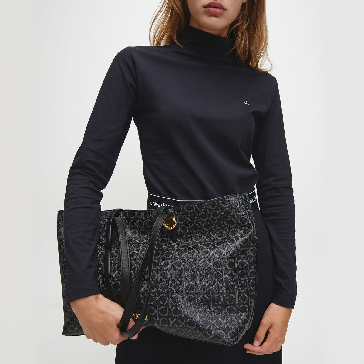 C-A-L-V-I-N K-L-E-I-N SHOULDER BAG BLACK MONOGRAM FOR WOMEN