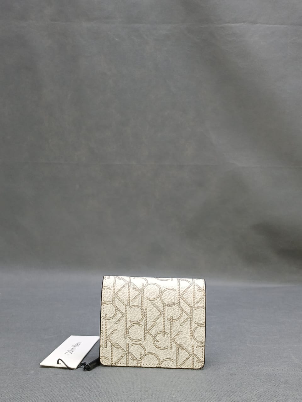 C.a.l.v.i.n K.l.e.i.n BIFOLD WALLET