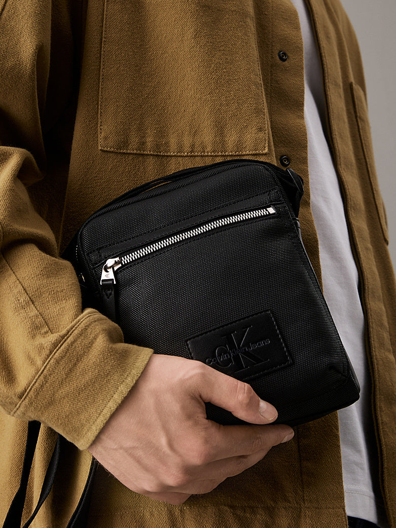 C-A-L-V-I-N K-L-E-I-N CROSSBODY BAG