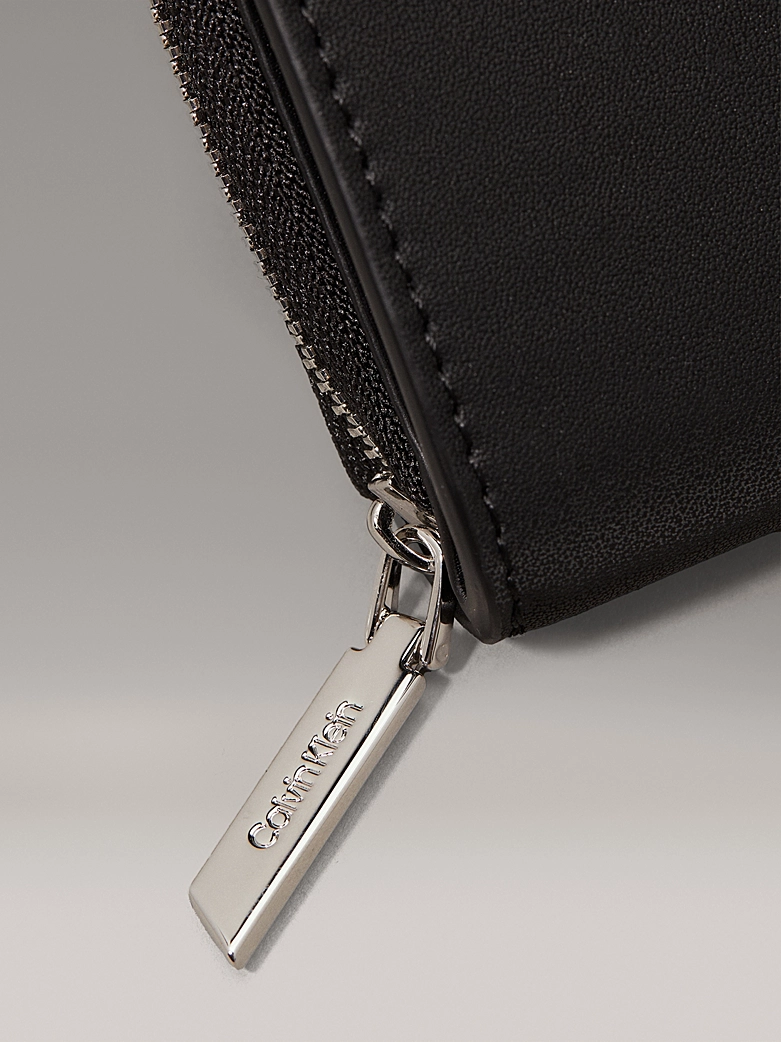 C-A-L-V-I-N K-L-E-I-N WALLET