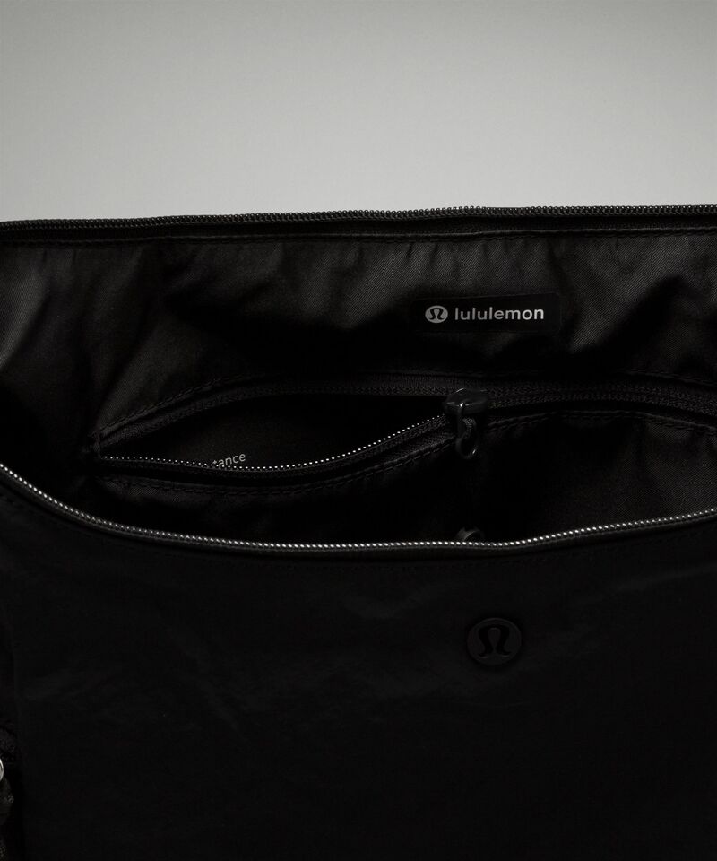 L.U.L.L-L-E.M.O.N SHOULDER BAG