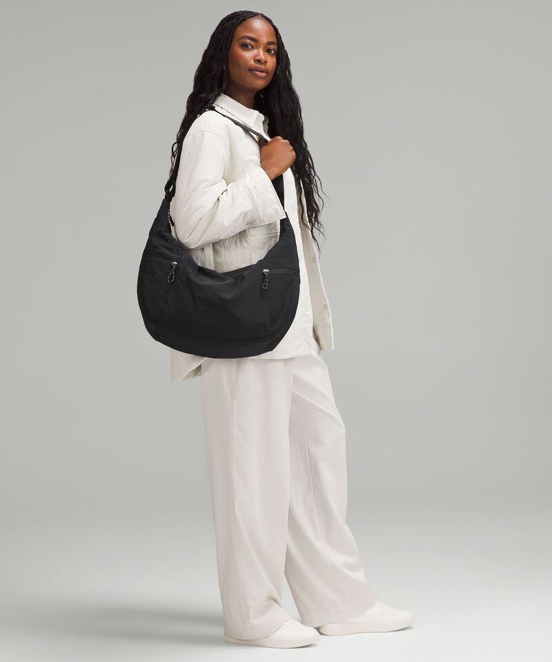 L.U.L.L-L-E.M.O.N SHOULDER BAG