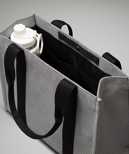 L.u.l.u-l.e.m.o.n Tote Bag