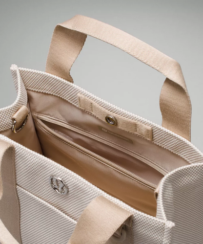 L.u.l.u-l.e.m.o.n Tote Bag