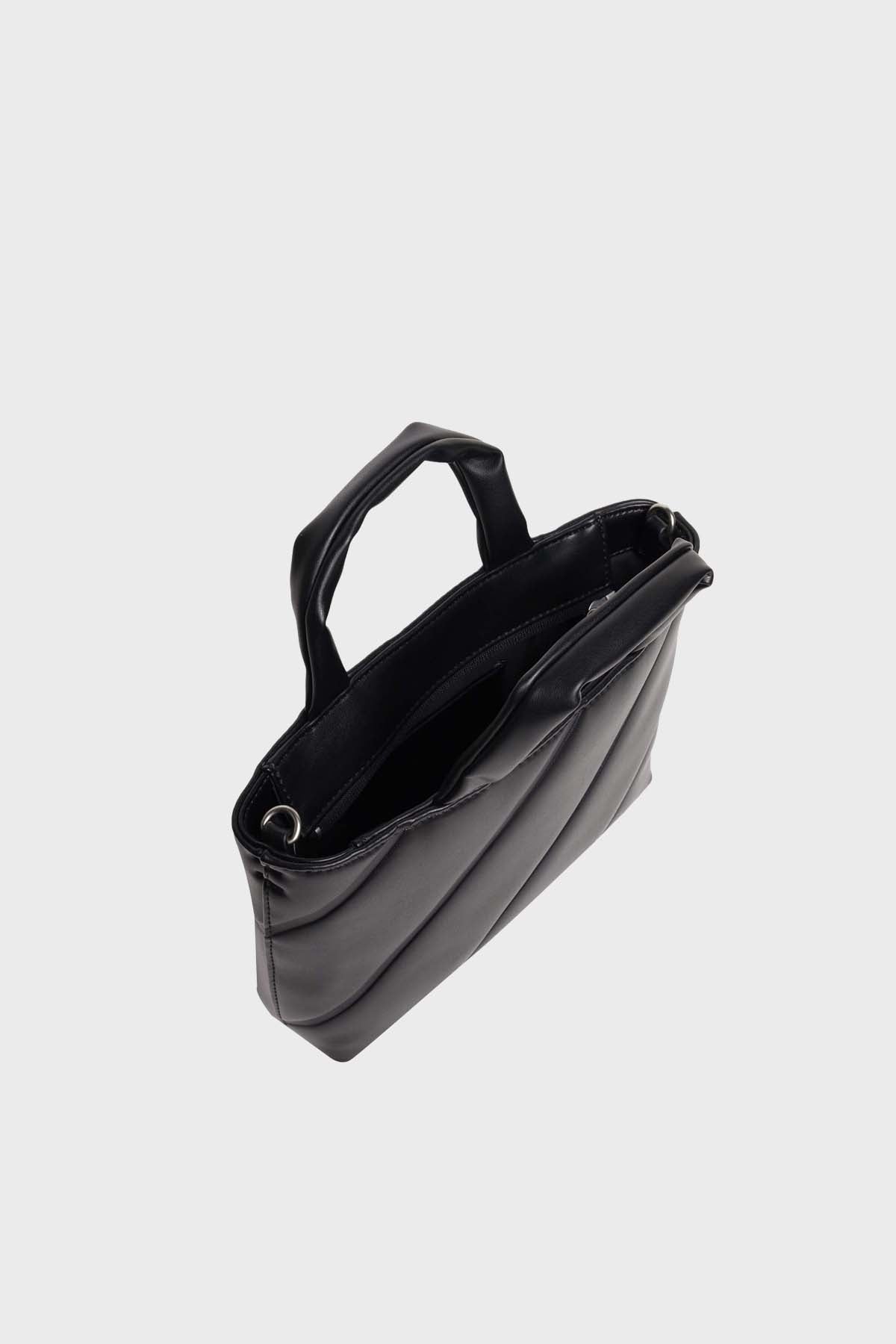 C-A-L-V-I-N K-L-E-I-N CROSSBODY BAG