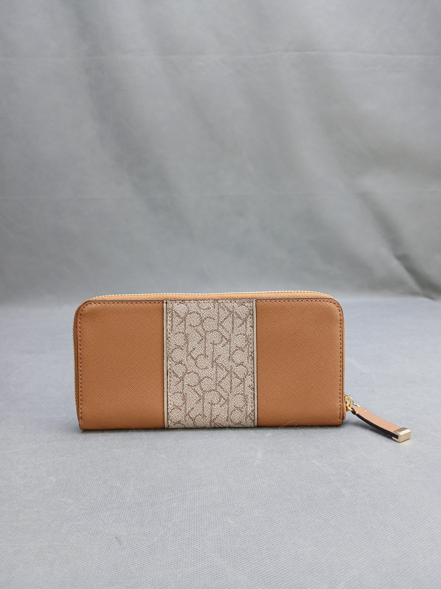 C.a.l.v.i.n K.l.e.i.n WALLET