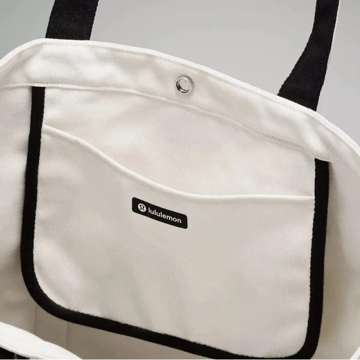 L.U.L.L-L-E.M.O.N SHOULDER BAG WHITE&BLACK