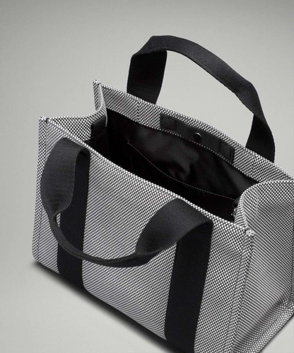 L.u.l.u-l.e.m.o.n Tote Bag