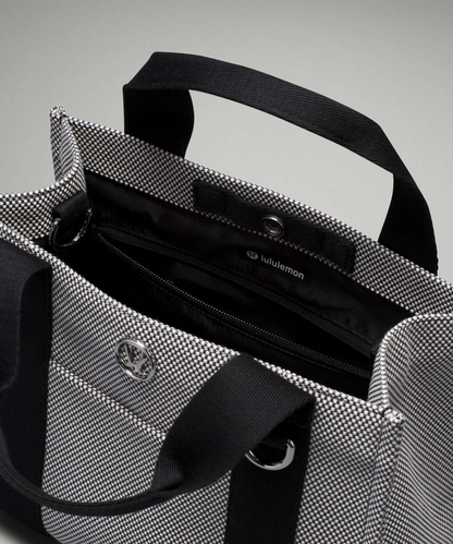 L.u.l.u-l.e.m.o.n Tote Bag