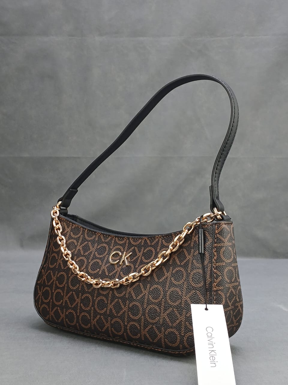 C.A.L.V.I.N K.L.E-I.N SHOULDER BAG
