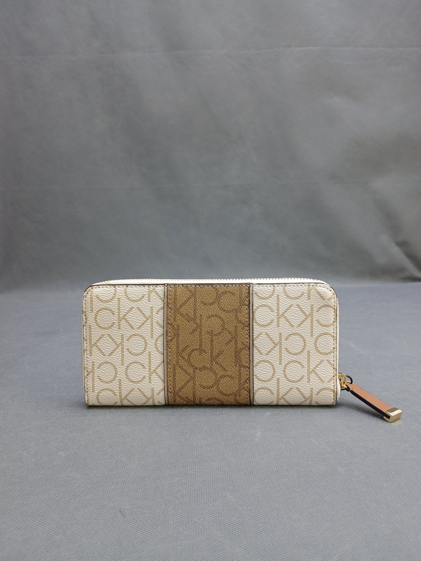 C.a.l.v.i.n K.l.e.i.n WALLET
