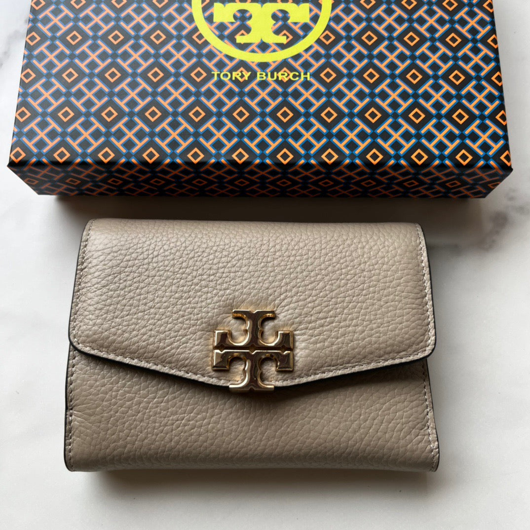 T.o.r-y B.u.r-c.h WALLET
