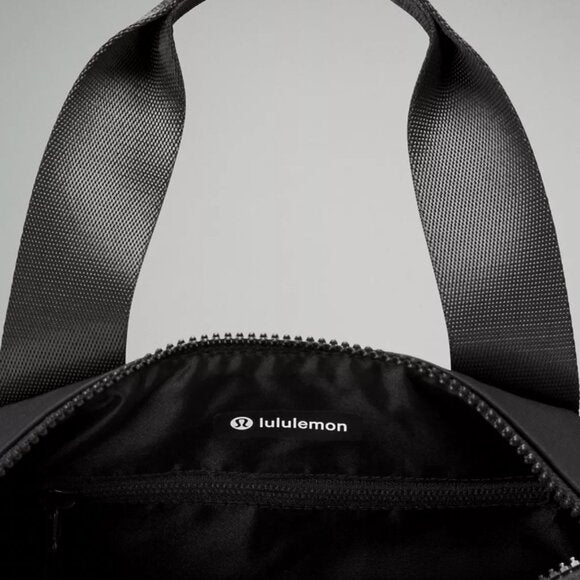 L.U.L.L-L-E.M.O.N CROSSBODY BAG